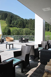 eine der drei Terrassen von Österreichs größte Hotel-Suite im Kempinski Hotel Das Tirol (Foto: Marikka-Laila Maisel)